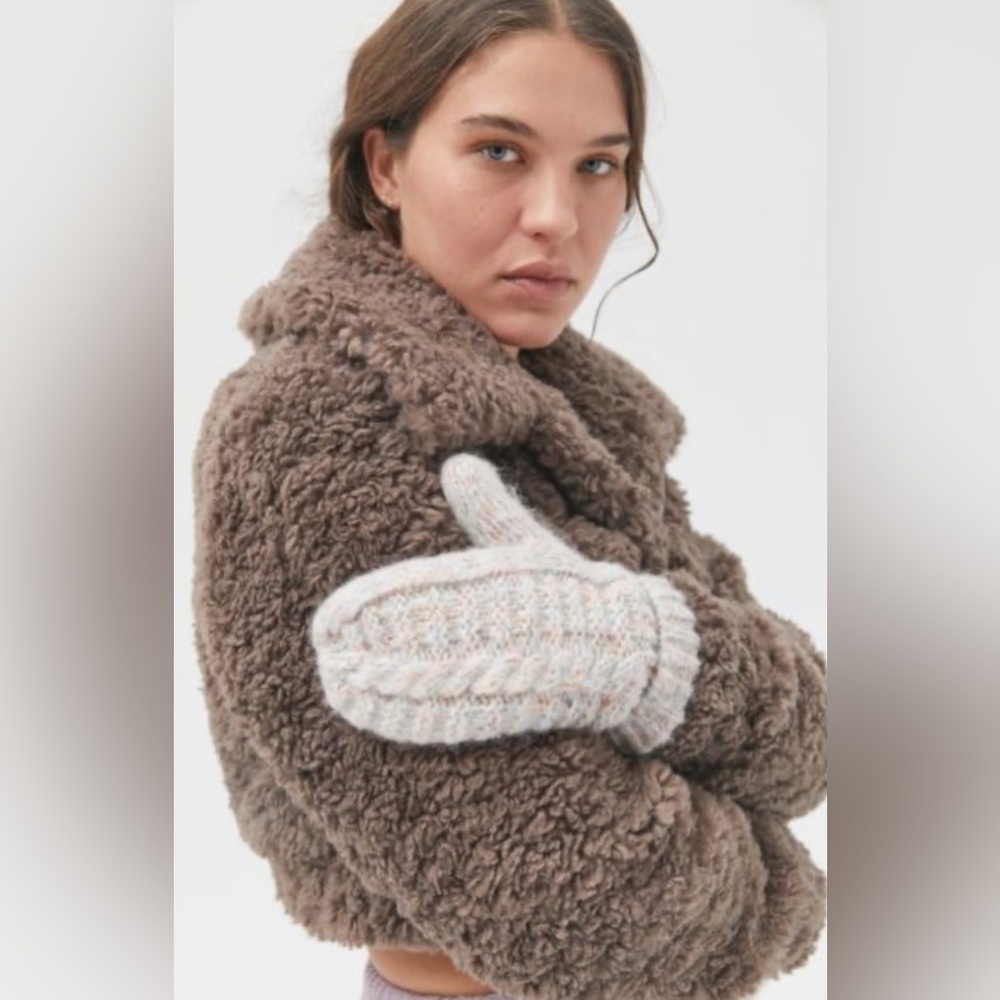 Urban Outfitters White Multi Color Fuzzy Lined Cable Knit Chenille Mitten NWT